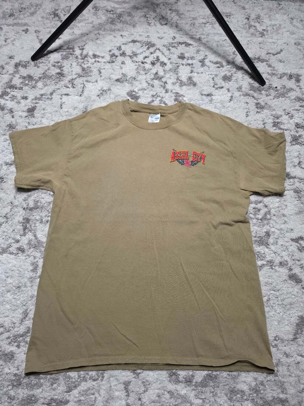 Gildan Angel City Fall Rally Size L Tan Graphic T-Shirt